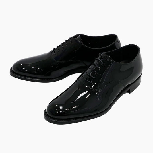 Patent leather plain toe shoes